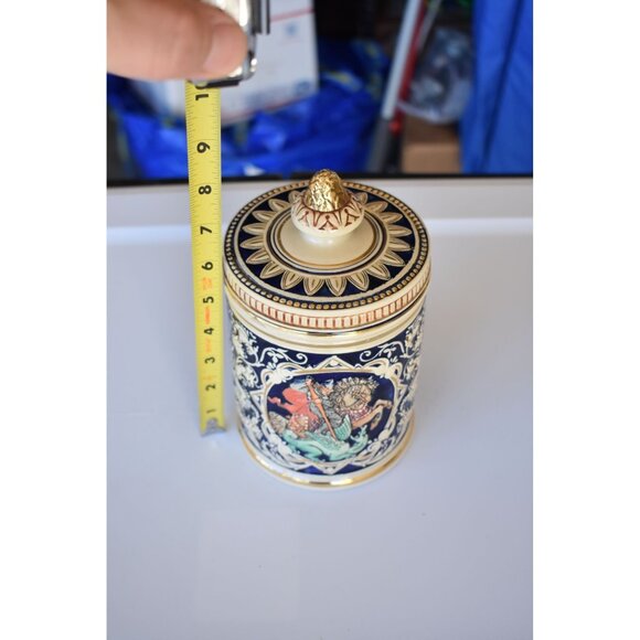 Vintage Medium Hand Crafted German Stone Wear Dragon Slayer Tobacco Jar 8X5 - Picture 8 of 9